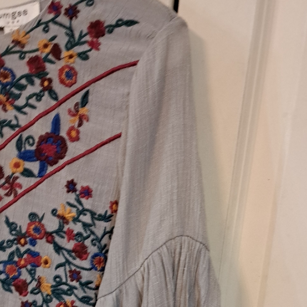 Umgee Gray Floral Embroidered Blouse - Picture 4 of 6